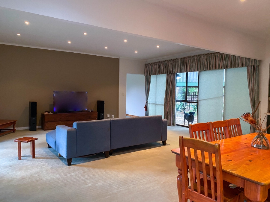 To Let 4 Bedroom Property for Rent in Zwavelpoort Gauteng