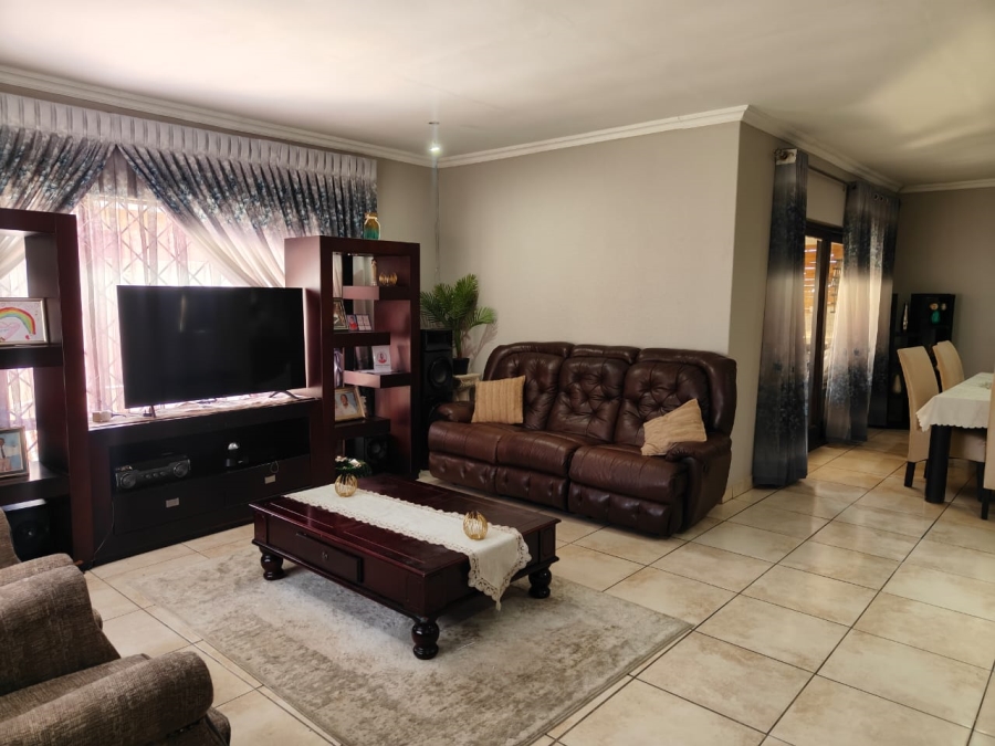 To Let 3 Bedroom Property for Rent in Three Rivers East Gauteng