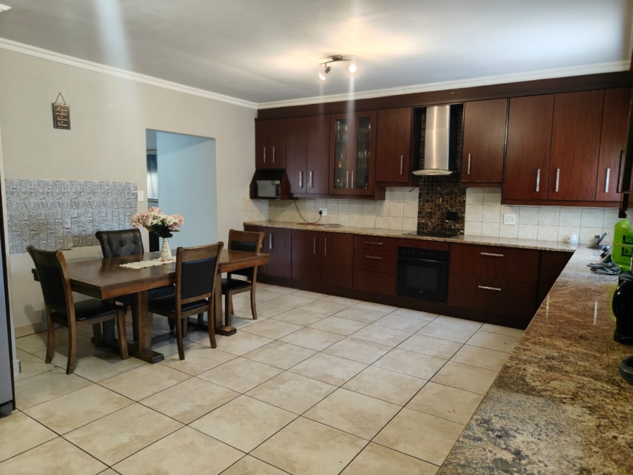 To Let 3 Bedroom Property for Rent in Three Rivers East Gauteng