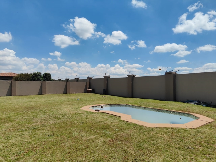 To Let 3 Bedroom Property for Rent in Three Rivers East Gauteng