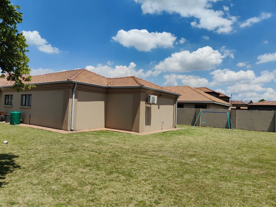 To Let 3 Bedroom Property for Rent in Three Rivers East Gauteng