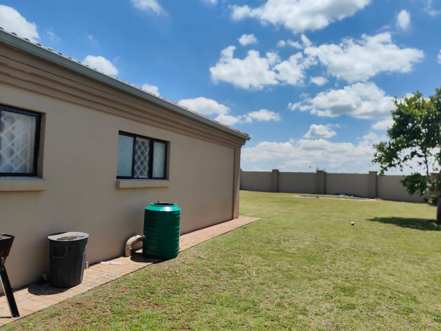 To Let 3 Bedroom Property for Rent in Three Rivers East Gauteng