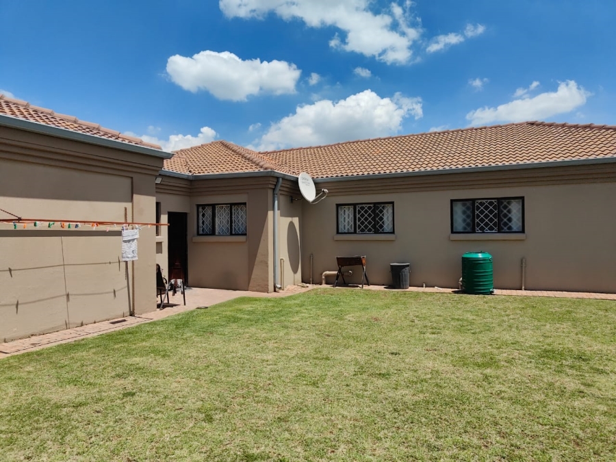 To Let 3 Bedroom Property for Rent in Three Rivers East Gauteng