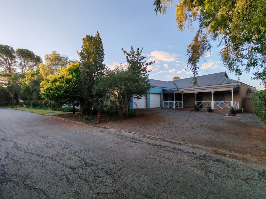 3 Bedroom Property for Sale in Three Rivers Proper Gauteng