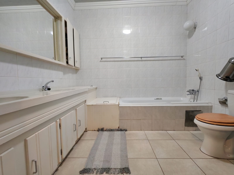 3 Bedroom Property for Sale in Three Rivers Proper Gauteng