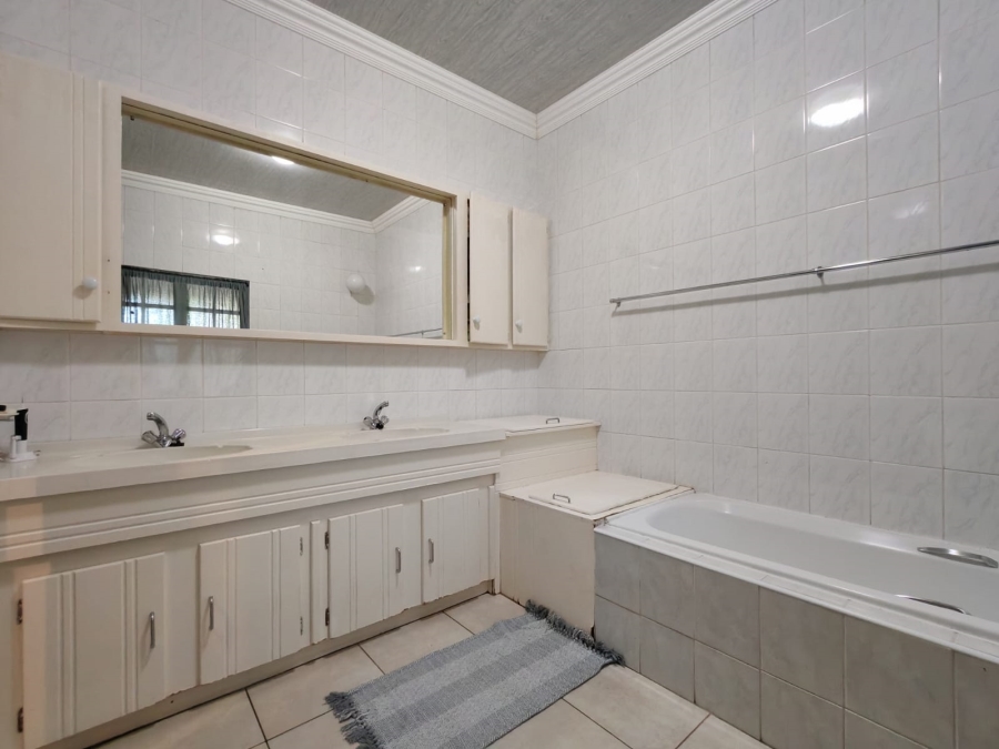 3 Bedroom Property for Sale in Three Rivers Proper Gauteng