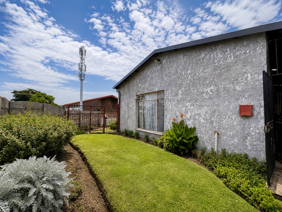 4 Bedroom Property for Sale in Reigerpark Gauteng
