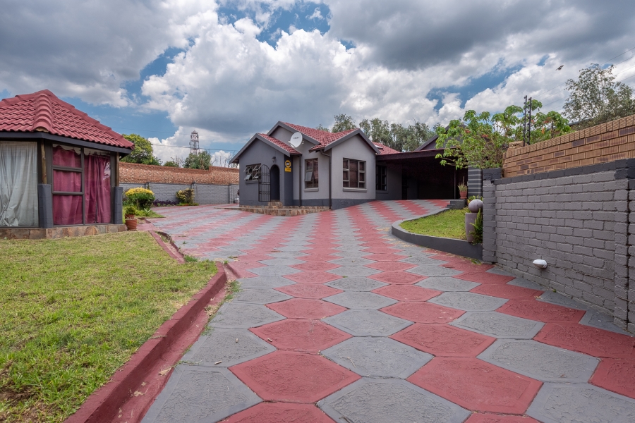 3 Bedroom Property for Sale in Marlboro Gardens Gauteng