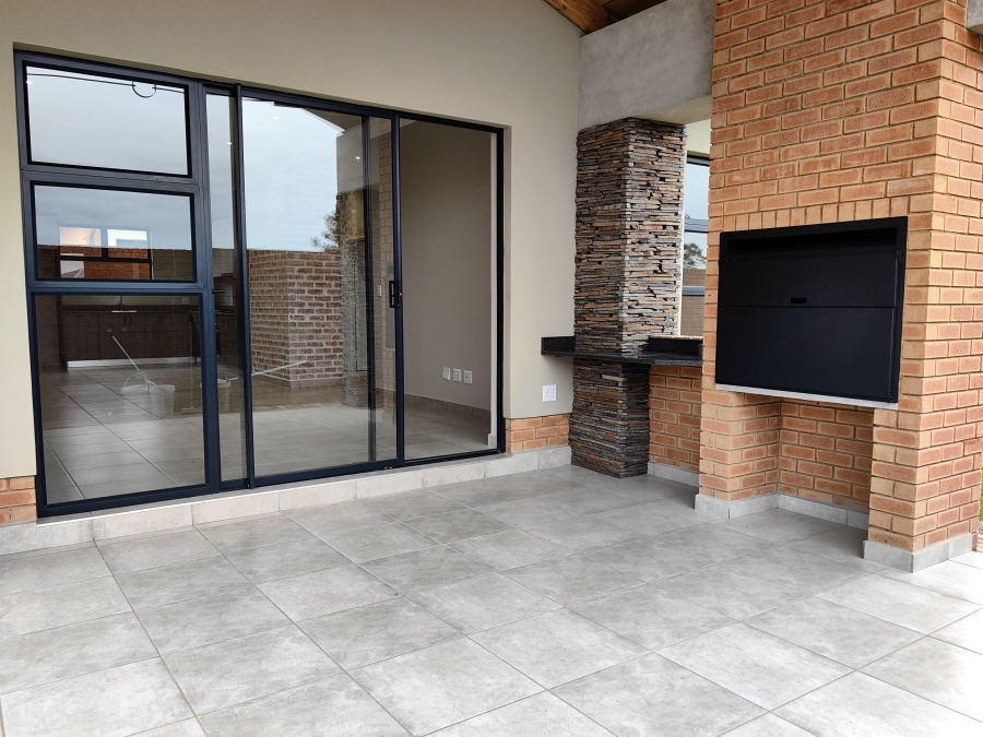 To Let 3 Bedroom Property for Rent in Six Fountains Residential Estate Gauteng
