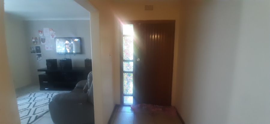 5 Bedroom Property for Sale in Birchleigh Gauteng
