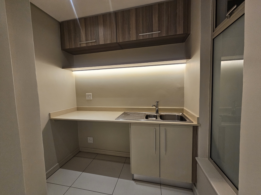 To Let 2 Bedroom Property for Rent in Rosebank Gauteng