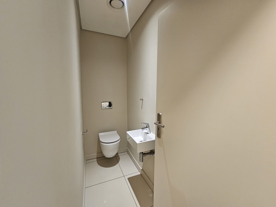 To Let 2 Bedroom Property for Rent in Rosebank Gauteng