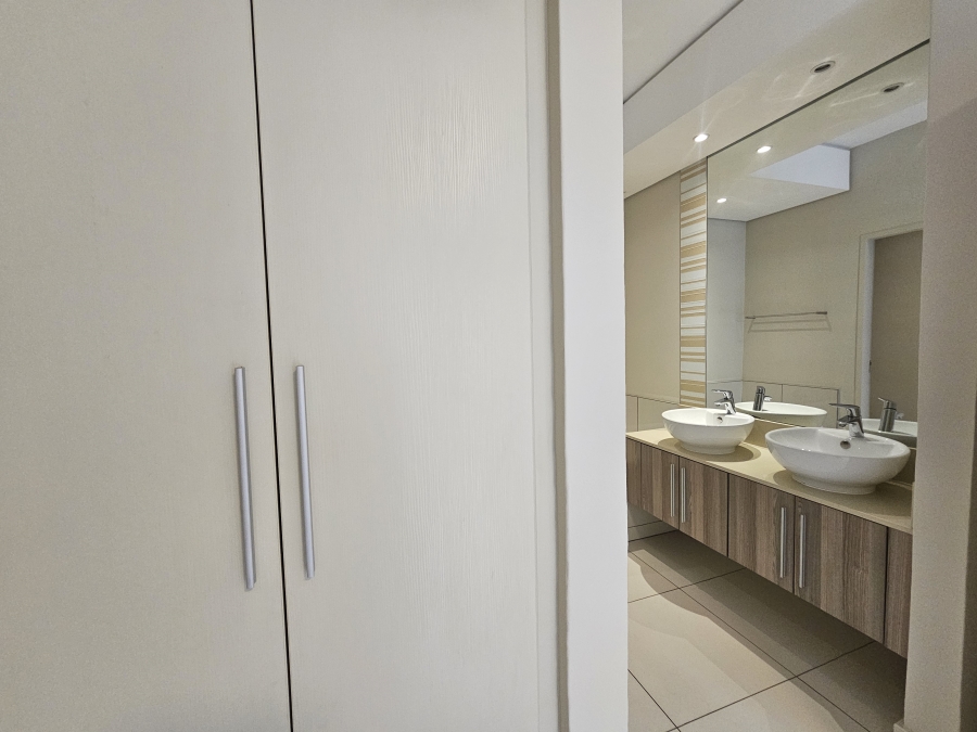 To Let 2 Bedroom Property for Rent in Rosebank Gauteng