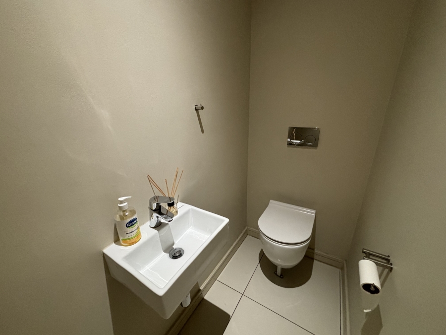 To Let 2 Bedroom Property for Rent in Rosebank Gauteng