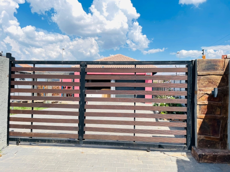 3 Bedroom Property for Sale in Kirkney Gauteng