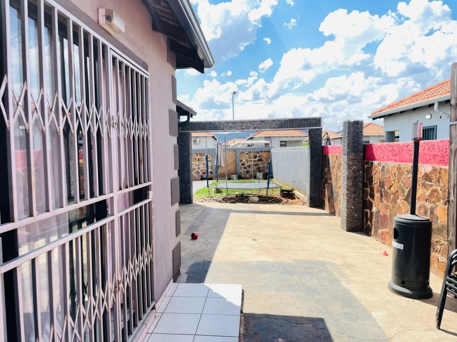 3 Bedroom Property for Sale in Kirkney Gauteng