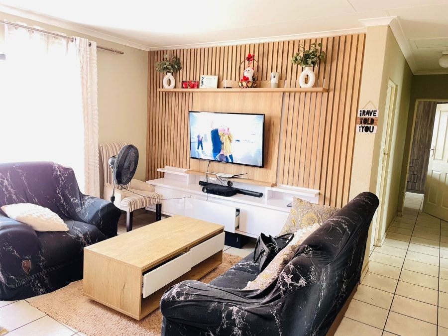 3 Bedroom Property for Sale in Kirkney Gauteng