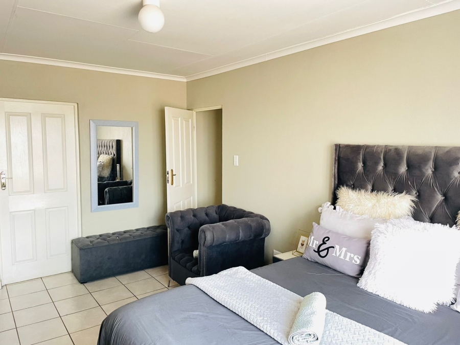 3 Bedroom Property for Sale in Kirkney Gauteng