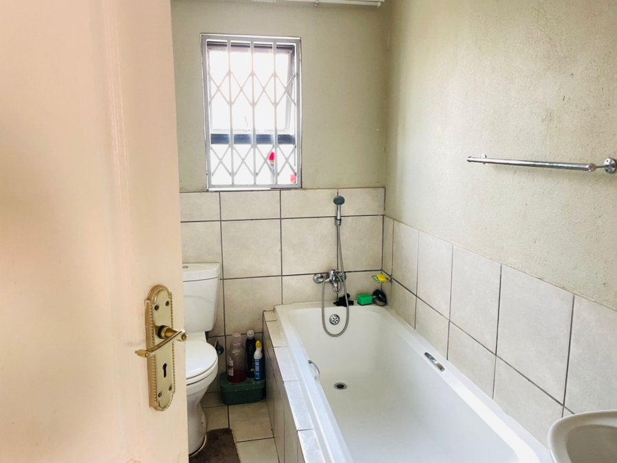 3 Bedroom Property for Sale in Kirkney Gauteng