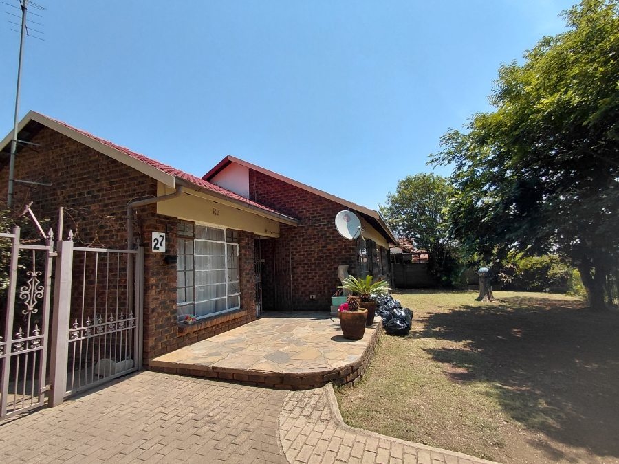 3 Bedroom Property for Sale in Birchleigh North Gauteng