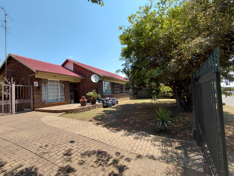 3 Bedroom Property for Sale in Birchleigh North Gauteng