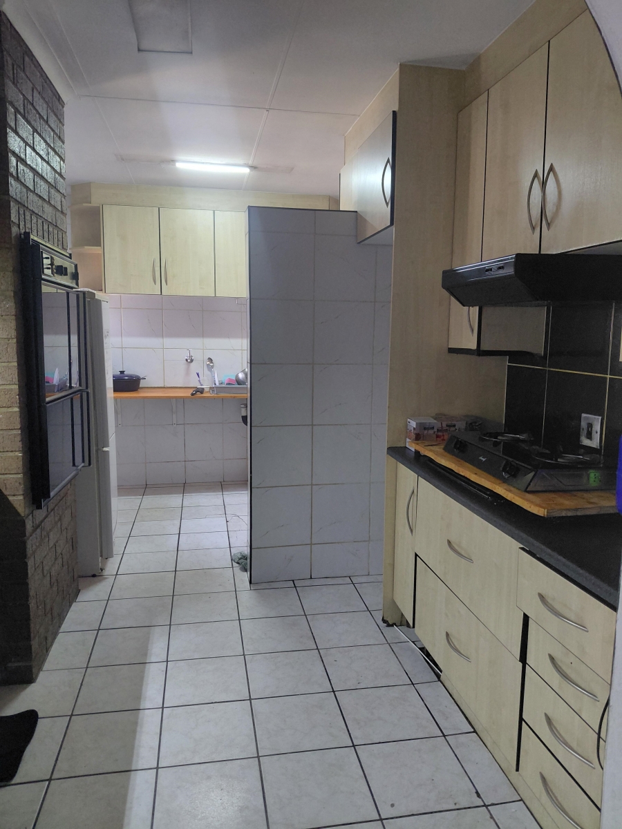 3 Bedroom Property for Sale in Birchleigh North Gauteng