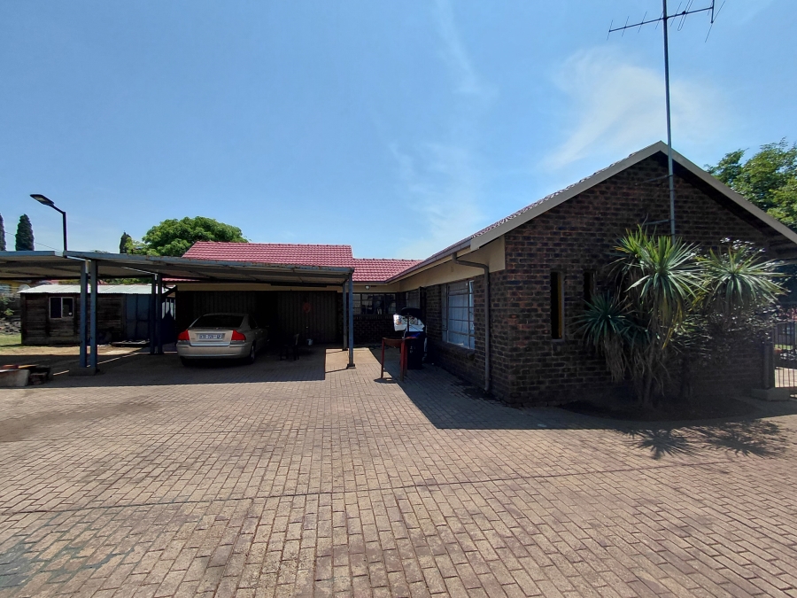 3 Bedroom Property for Sale in Birchleigh North Gauteng