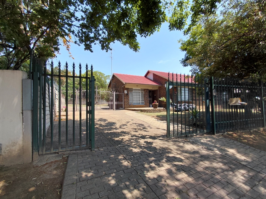 3 Bedroom Property for Sale in Birchleigh North Gauteng