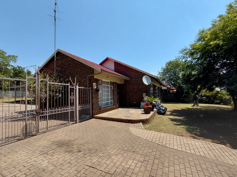 3 Bedroom Property for Sale in Birchleigh North Gauteng