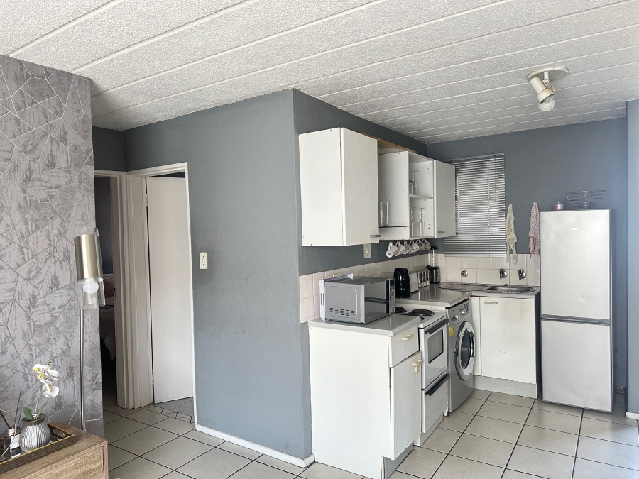 2 Bedroom Property for Sale in Groenkloof Gauteng