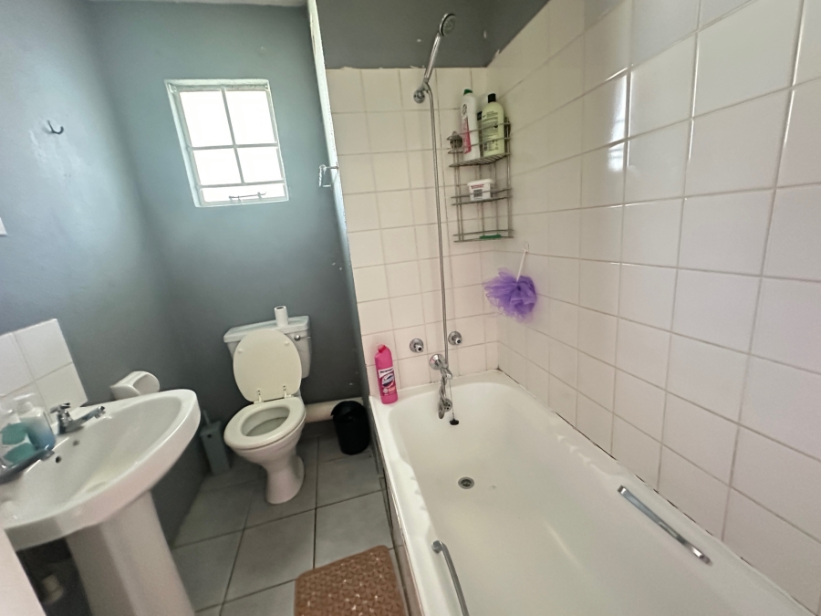 2 Bedroom Property for Sale in Groenkloof Gauteng