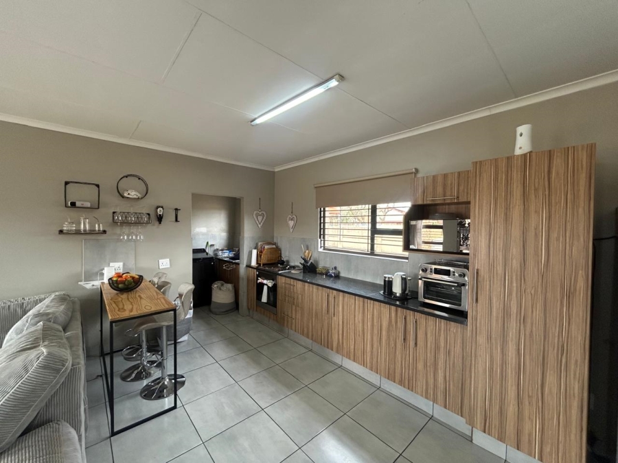 3 Bedroom Property for Sale in Kenleaf Gauteng
