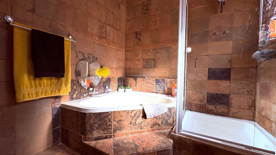 3 Bedroom Property for Sale in Kenleaf Gauteng