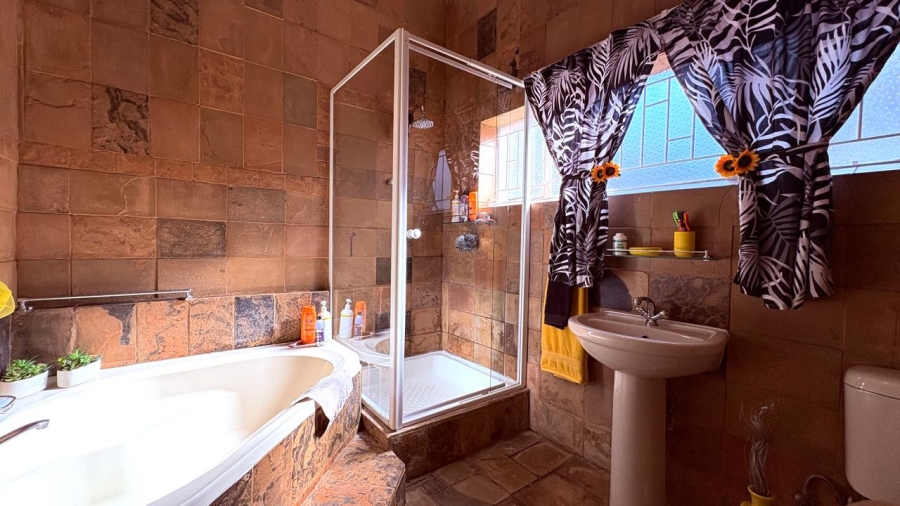 3 Bedroom Property for Sale in Kenleaf Gauteng