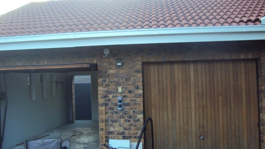 To Let 3 Bedroom Property for Rent in Aston Manor Gauteng