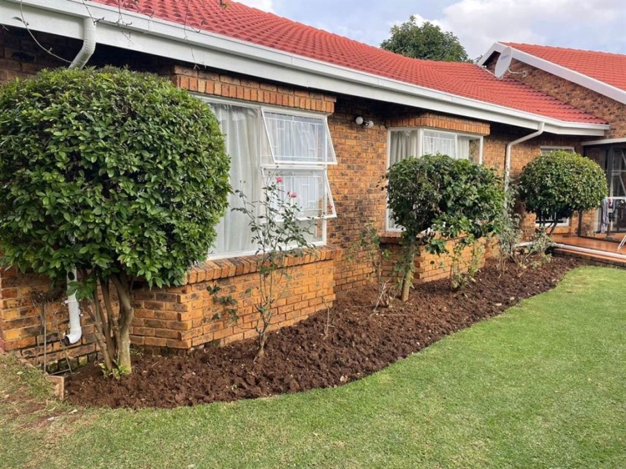 To Let 3 Bedroom Property for Rent in Aston Manor Gauteng