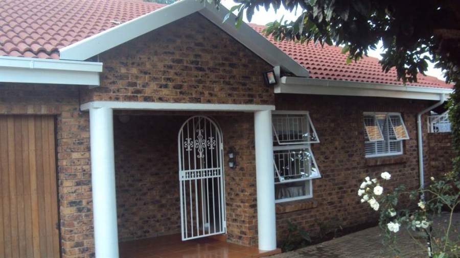 To Let 3 Bedroom Property for Rent in Aston Manor Gauteng