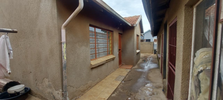 5 Bedroom Property for Sale in Tembisa Central Gauteng