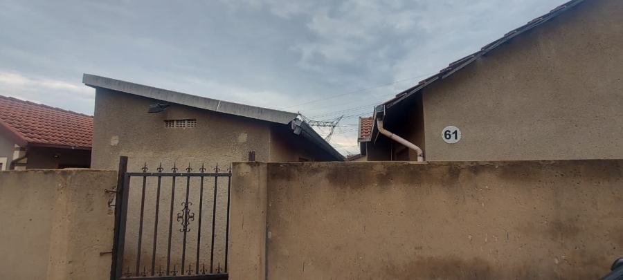 5 Bedroom Property for Sale in Tembisa Central Gauteng