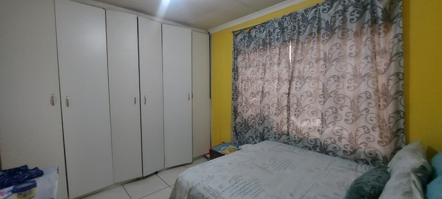 5 Bedroom Property for Sale in Tembisa Central Gauteng