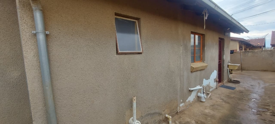 5 Bedroom Property for Sale in Tembisa Central Gauteng