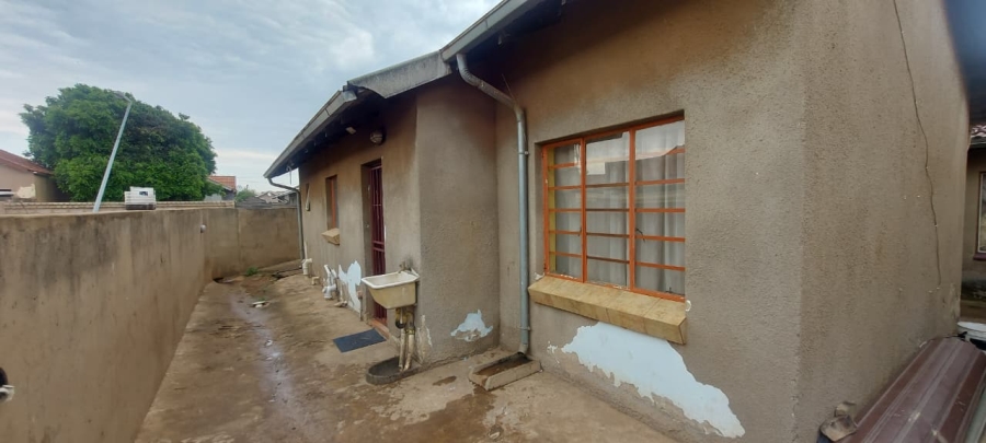 5 Bedroom Property for Sale in Tembisa Central Gauteng