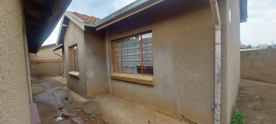 5 Bedroom Property for Sale in Tembisa Central Gauteng