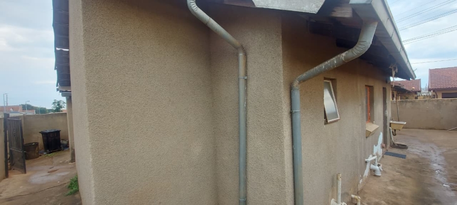 5 Bedroom Property for Sale in Tembisa Central Gauteng