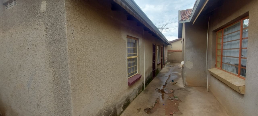 5 Bedroom Property for Sale in Tembisa Central Gauteng