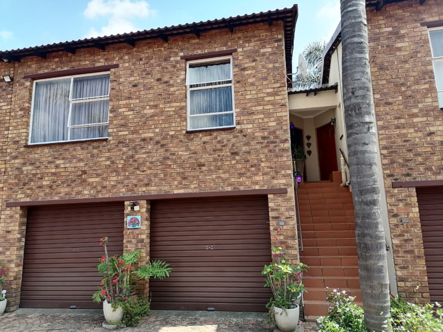 2 Bedroom Property for Sale in Glen Marais Gauteng
