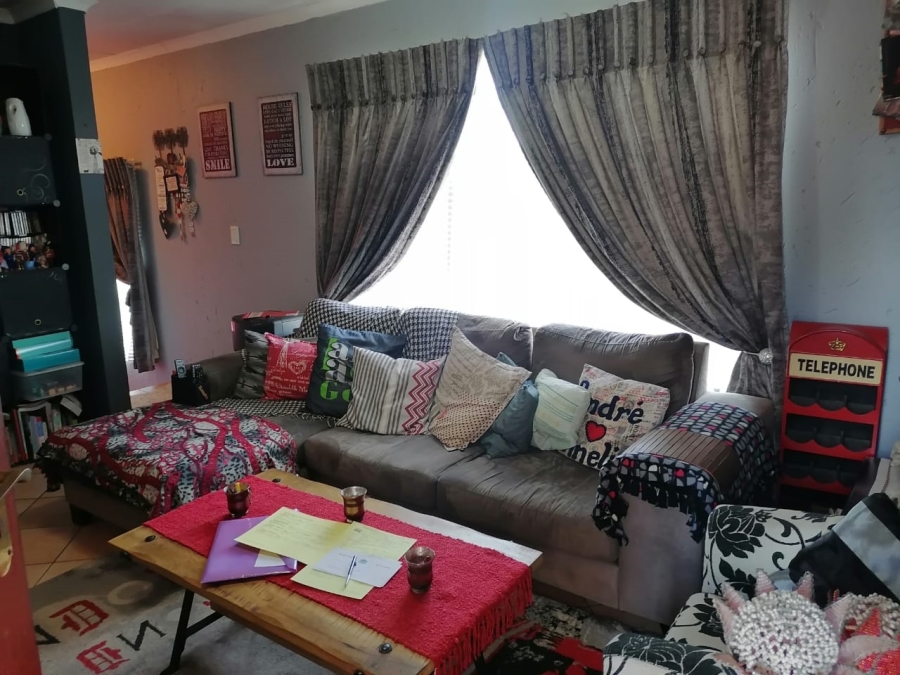 2 Bedroom Property for Sale in Glen Marais Gauteng