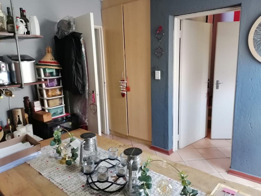 2 Bedroom Property for Sale in Glen Marais Gauteng