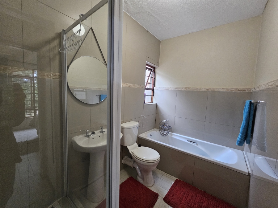 To Let 1 Bedroom Property for Rent in Lonehill Gauteng