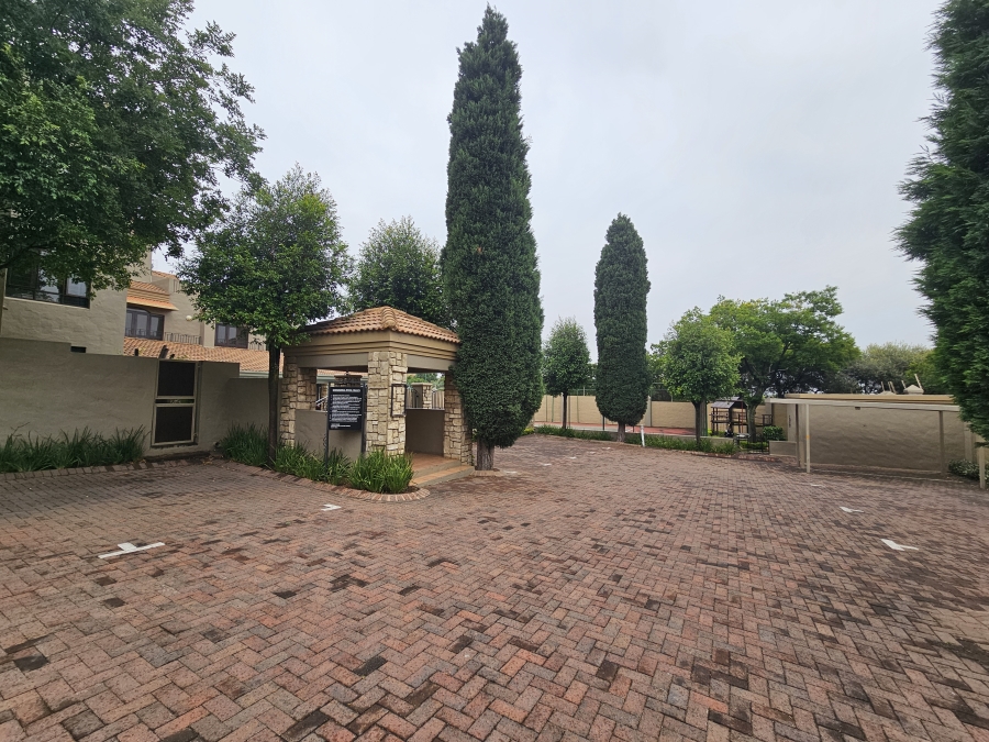 To Let 1 Bedroom Property for Rent in Lonehill Gauteng